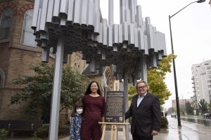 SITELINES sculpture with artist and the Mayor